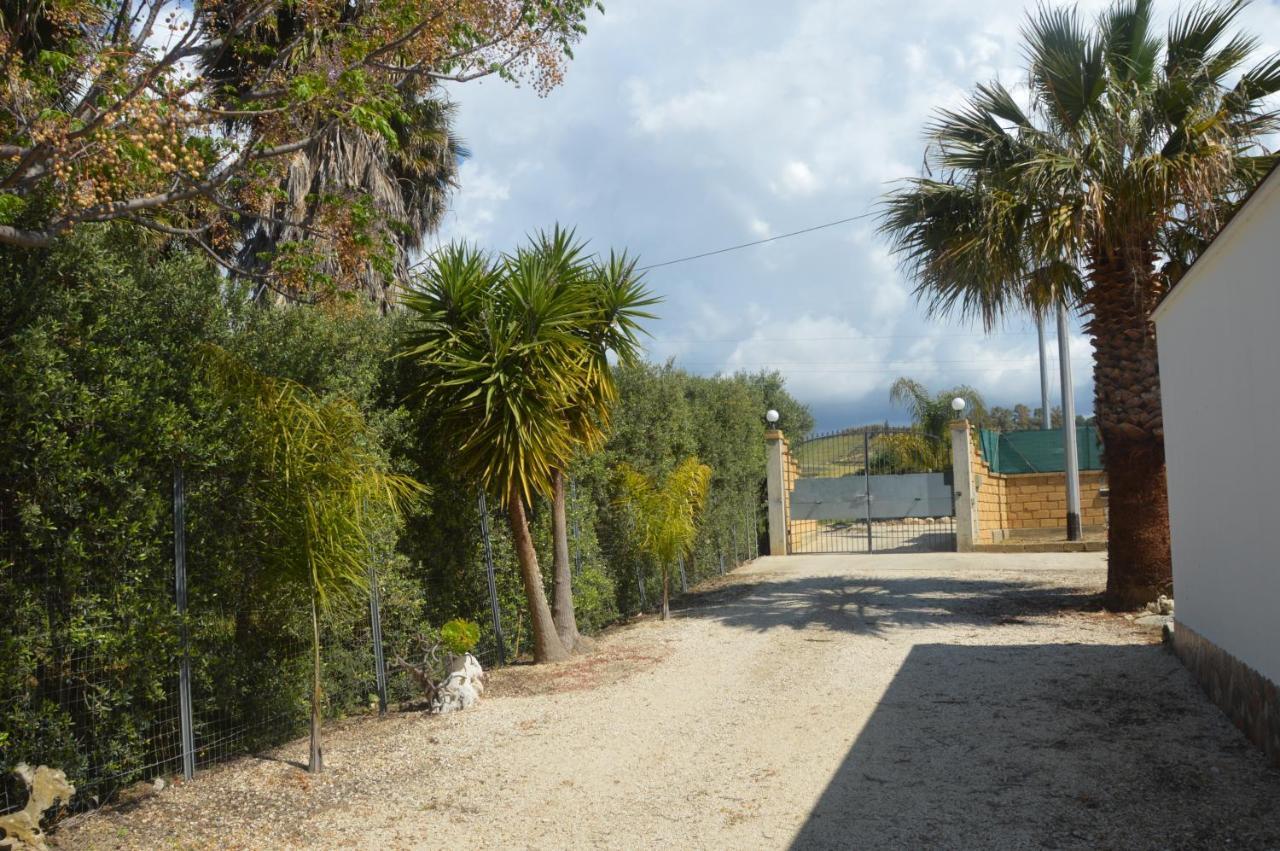 Villa Oasi เมนฟี ภายนอก รูปภาพ